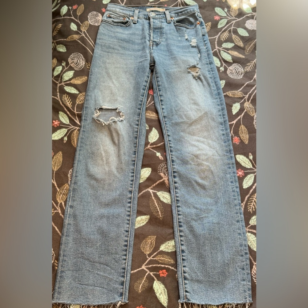 Levis Premium Wedgie Straight Jeans Size 25 Light Wash Button Fly Distressed